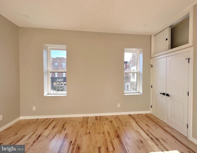 Building Photo - 2821 W Girard Ave