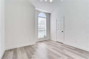 Building Photo - 3867 Ridgelake Ct