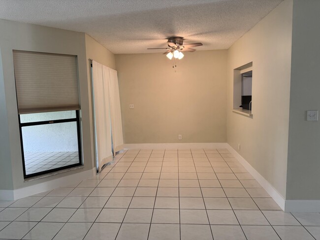 Building Photo - 3242 Perimeter W Dr