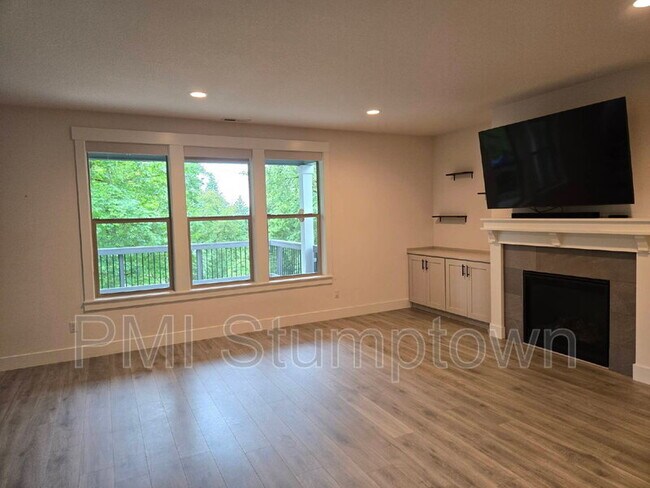 Building Photo - 9645 SE Jeanne Rd