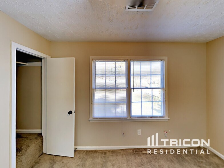 Building Photo - 55 6th Ave