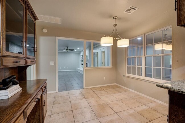 Building Photo - 9009 Lakeaire Dr