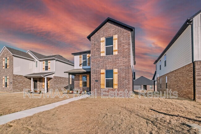 Building Photo - 4670 W Aurora St