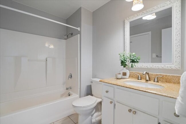 Building Photo - 1748 Ohlen Rd