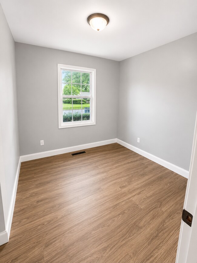Building Photo - Beautifully Updated 3 Bedroom Home Near Downtown Columbus