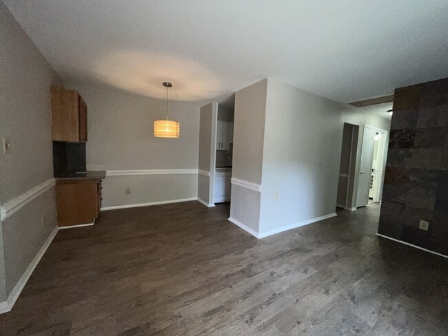 Building Photo - 1212 Schaub Dr