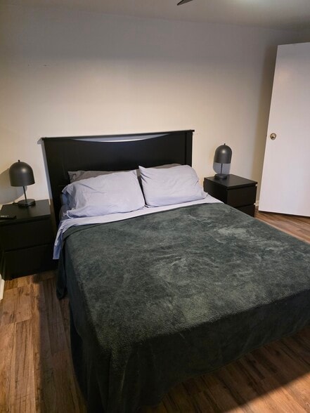 Building Photo - 6990 W Lake Rd