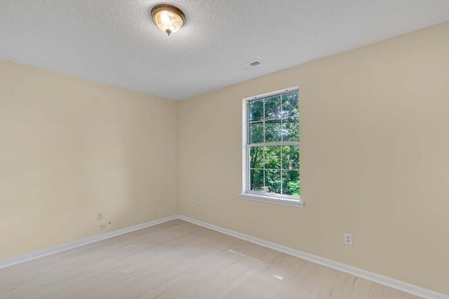 Building Photo - 18 Lundy Ln
