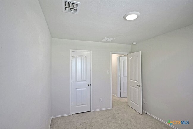 Building Photo - 884 Armadillo Dr