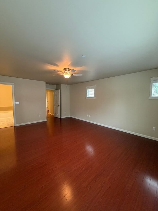 Building Photo - 1204 Burnside Pl