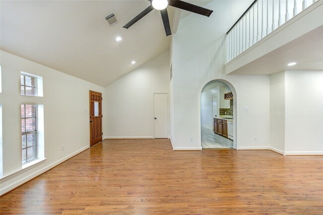 Building Photo - 16830 Scenic Gardens Dr