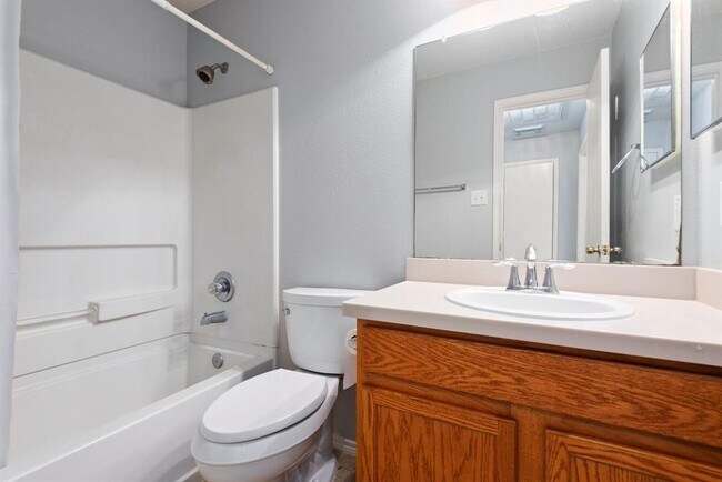 Building Photo - 1614 Wooded Acres Dr