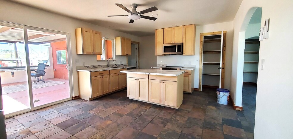 Kitchen - 621 W Solana Ave
