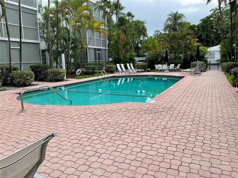 Building Photo - 10150 Collins Ave