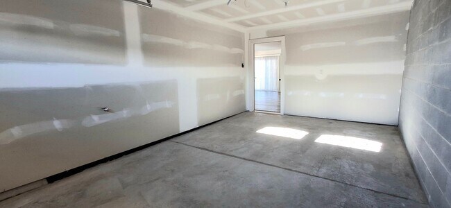 Building Photo - 3 Bedroom 2.5 Bathroom Available in Elizabethtown!