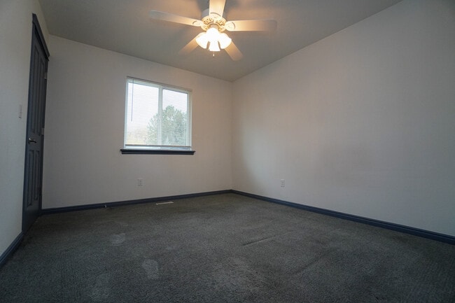 Building Photo - 11301 W Goldenrod Ave