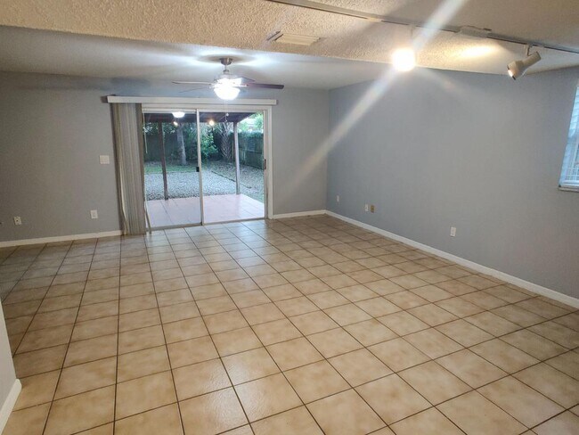 Building Photo - 936 Aragon Ave