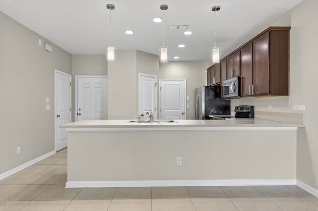 Building Photo - Townhome For Rent