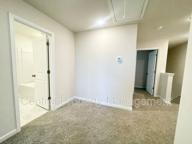 Building Photo - 123 Cillian St