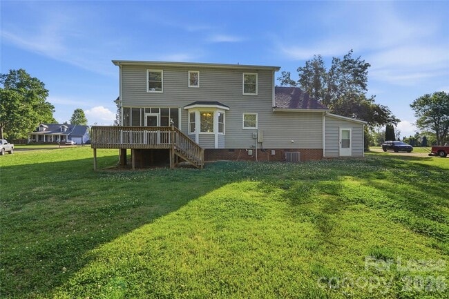 Building Photo - 319 Deep Forest Ct