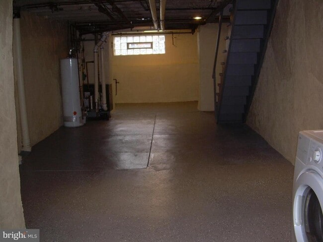 Building Photo - 996 Anchor St