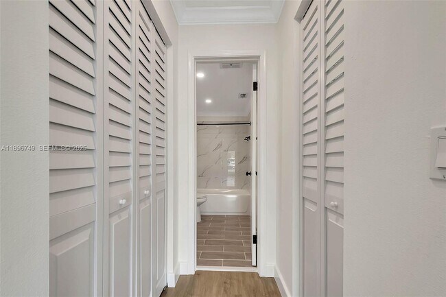 Building Photo - 8000 SW 81st Dr