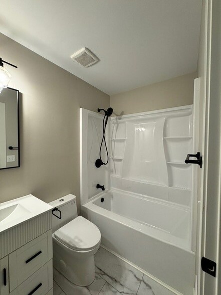 Building Photo - 8479 Northport Dr