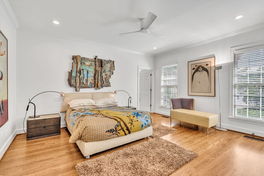 Building Photo - 204 Longwood Ct