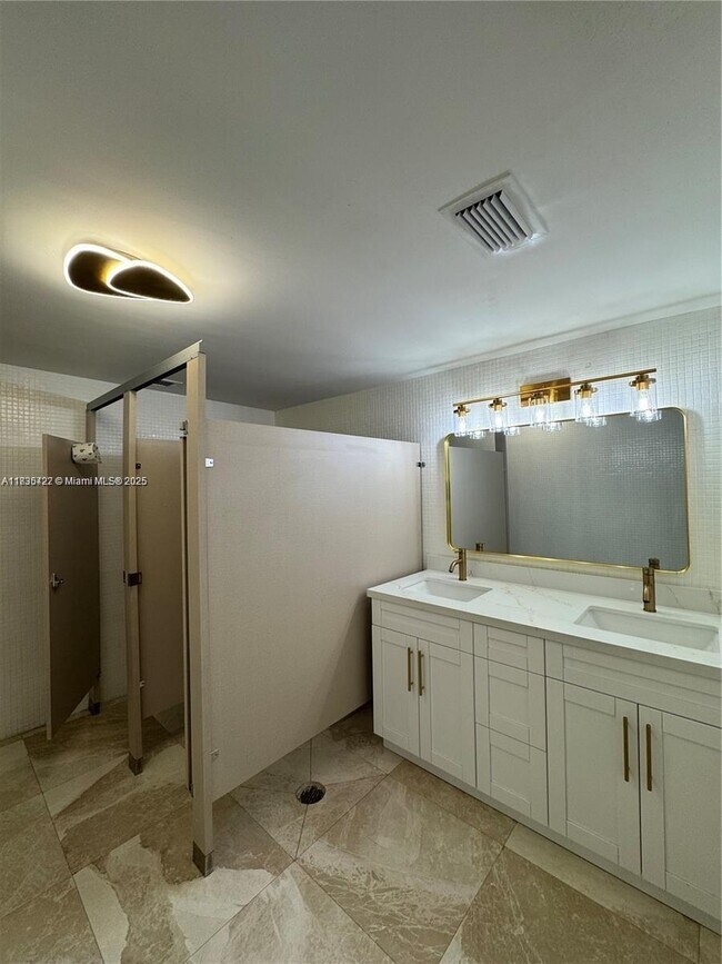 Building Photo - 5750 Collins Ave
