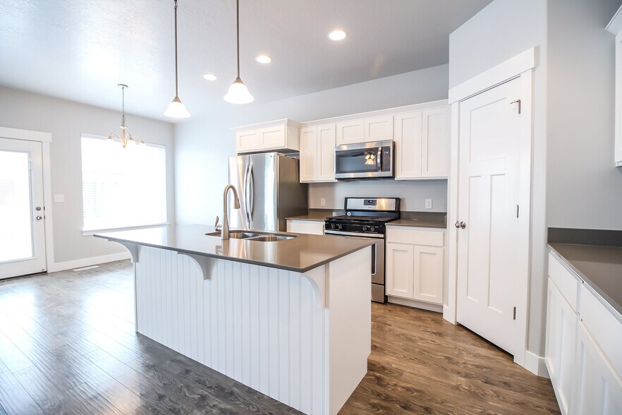 Building Photo - 4901 W Spire Way