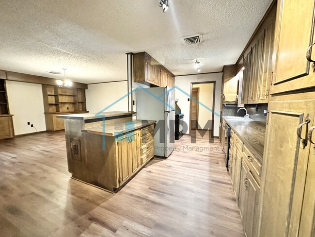 Building Photo - 2205 Fannie St