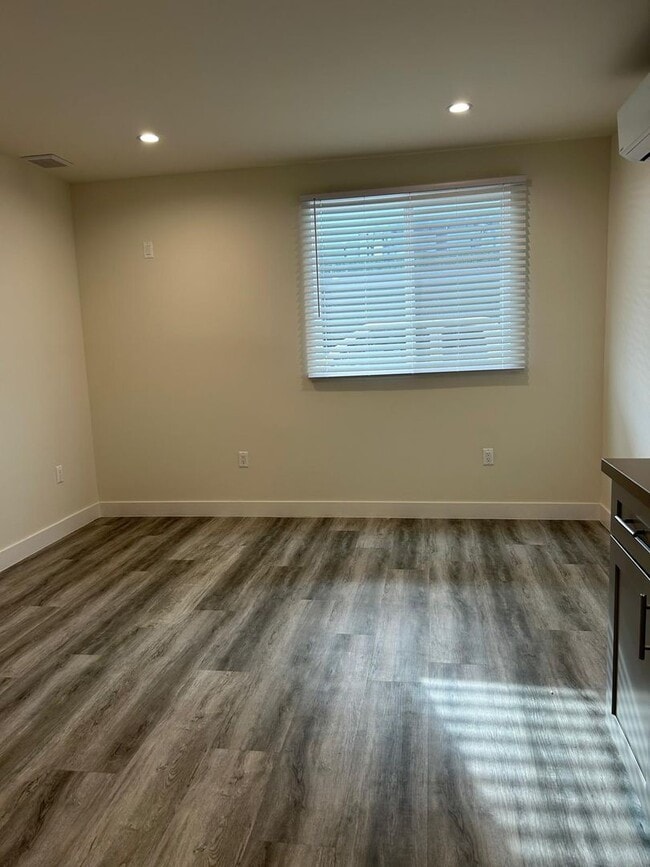 Interior Photo - lan8145