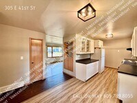 Building Photo - 305 E 41st St