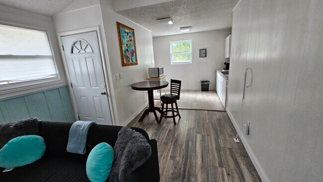 Building Photo - Grdyn House