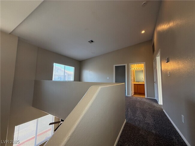 Building Photo - 78 Falcon Feather Way