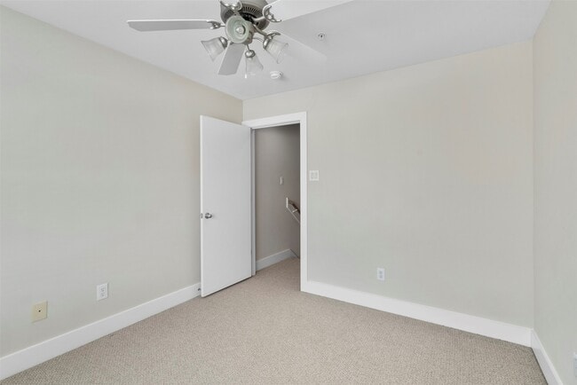 Building Photo - 8715 Meadowcroft Dr