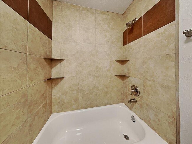 Building Photo - 2822 Canary Ln