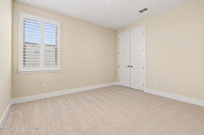 Building Photo - 726 Clearwater Ave