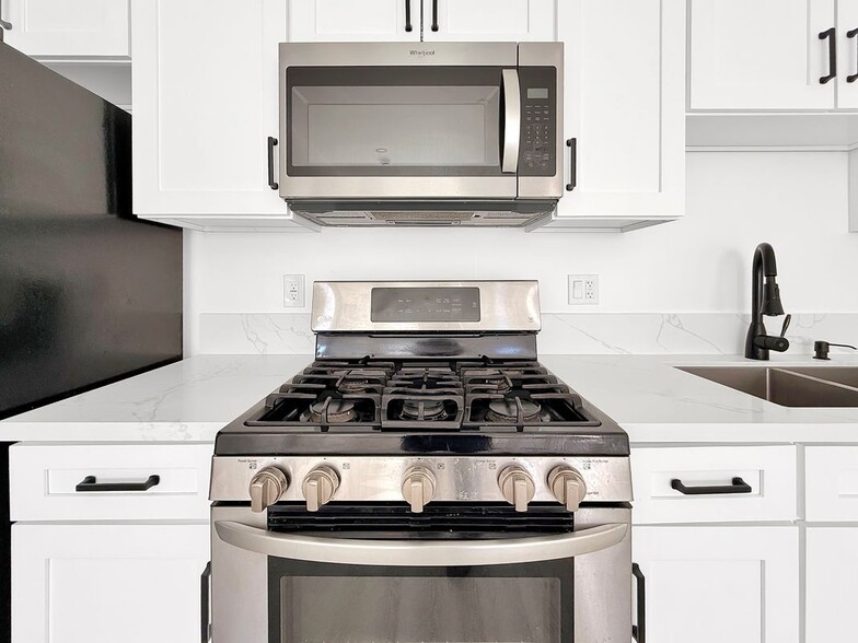 Building Photo - 1273 Donatello St