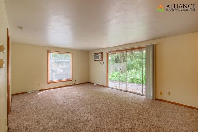 Building Photo - Houston St. 1725 -27