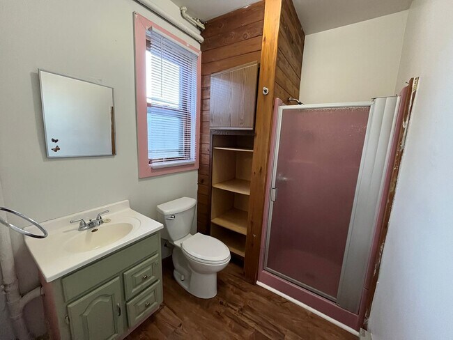 Building Photo - 5 S 63rd Ave W