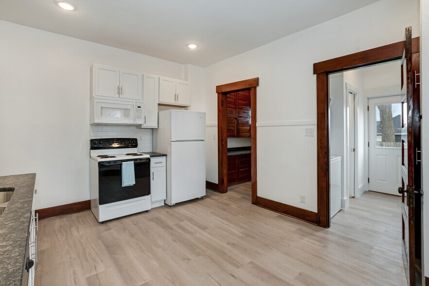 kitchen - 21-23 E Water St