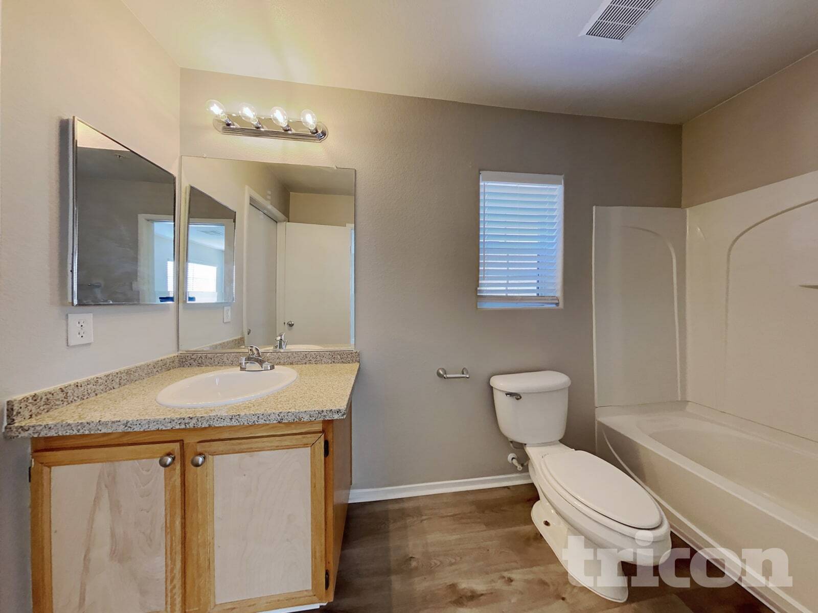 Building Photo - 1092 Country Coach Dr