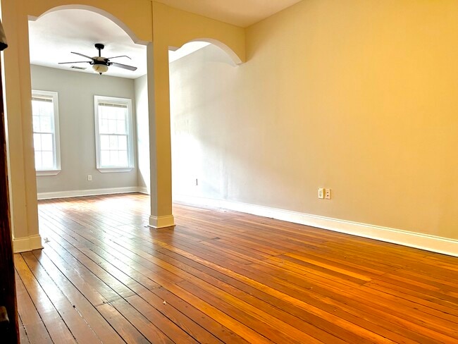 Building Photo - 406 E 31st St