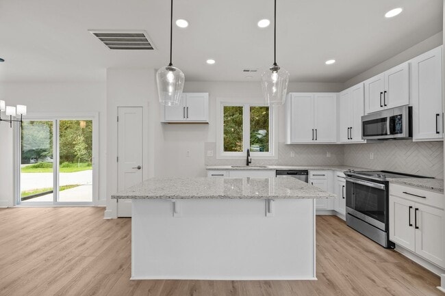 Building Photo - Gorgeous New Construction near Downtown Durham, Premium Finishes - Pet Friendly!