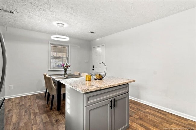 Building Photo - 5861 Columbine Rd