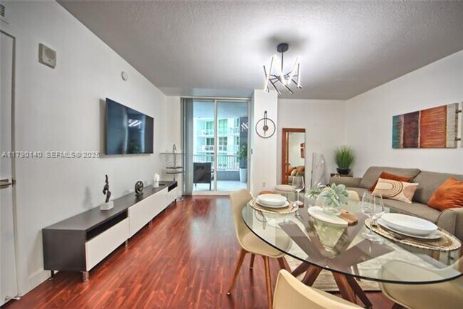 Building Photo - 170 SE 14th St