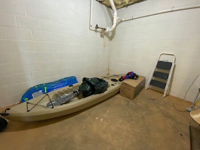 Building Photo - West AVL - Spacious Home in Scenic Bluff Subdivision