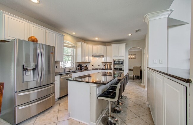 Building Photo - 26427 Sagewood Forest Dr