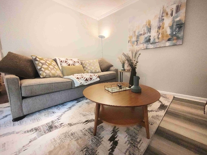 Building Photo - 217 Village Ln